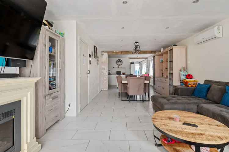 Te renoveren starterswoning 4 slaapkamers 328m² tuin