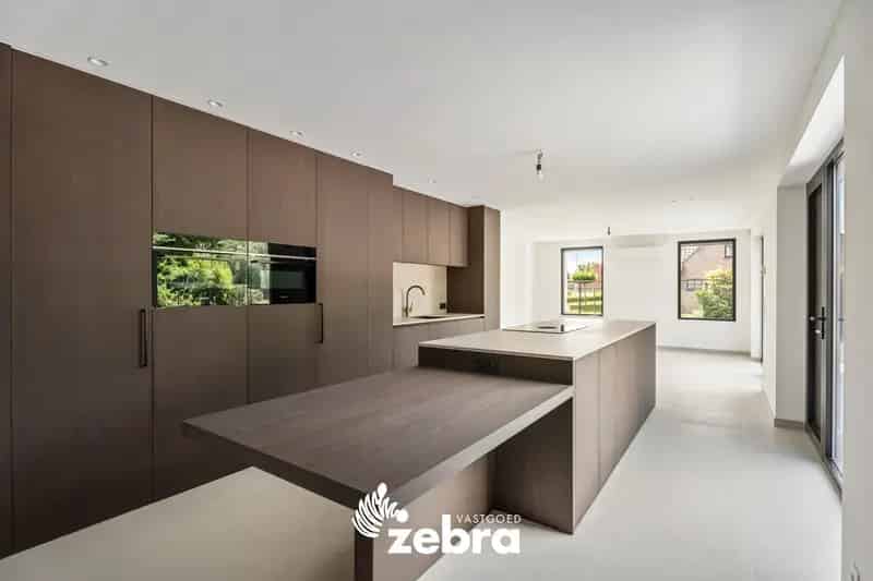 Gerenoveerde Villa 5 slaapkamers Oostrozebeke