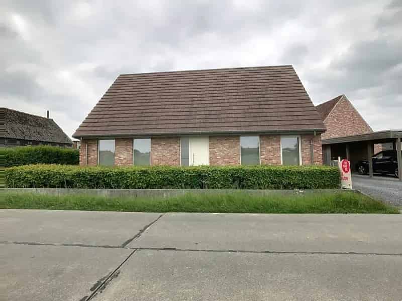 Huis te koop Izegem: Instapklare villa met 4 slaapkamers en tuin