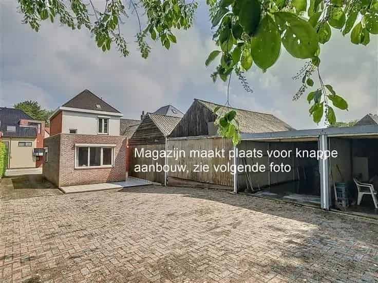 Herenhuis met Bijgebouw Te Koop
