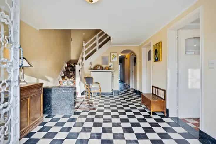 Huis Te Koop 6 Slaapkamers Ruime Tuin Garage