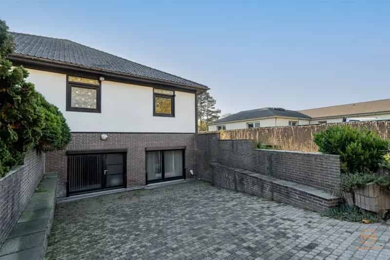 Te renoveren Villa met Kantoor Magazijn Duffel