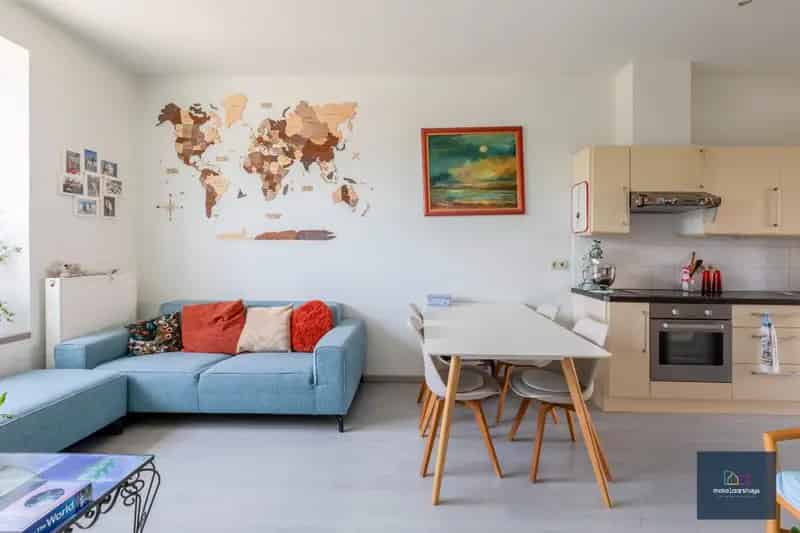 Handelspand met Duplexappartement te Koop