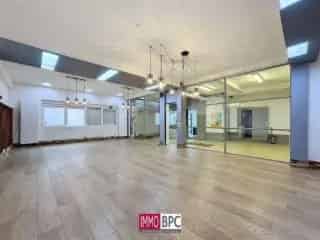 Handelsfonds Ganshoren 200m2 Magazijn Showroom Bureau