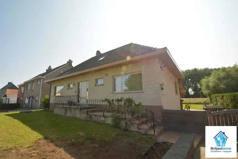 Huis te koop: Rustige open bebouwing met 4 slaapkamers en veldenzicht