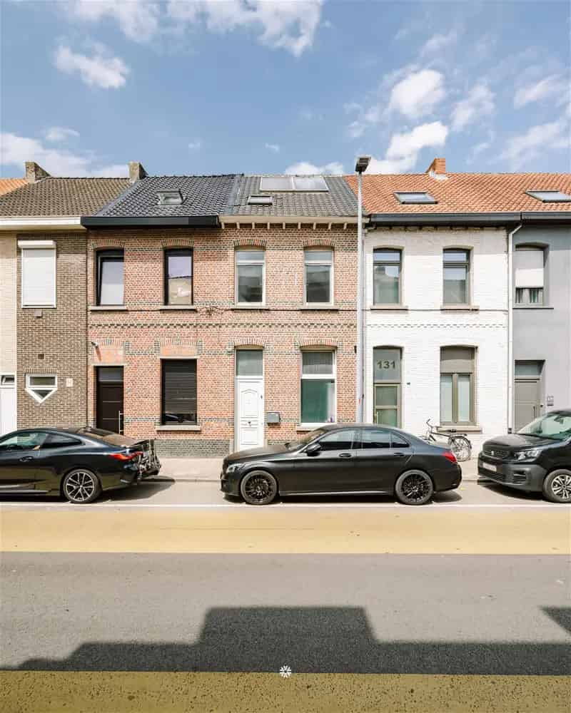 Instapklare Rijwoning met Garagebox te Sint Niklaas