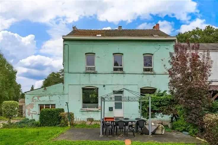 Huis Te Koop Tamines: Renovatieproject met 4 slaapkamers