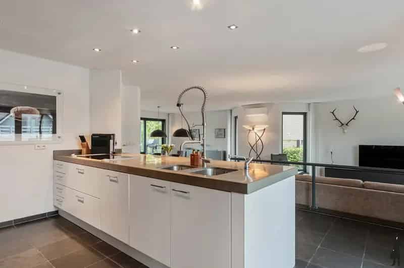Villa te koop nabij Nederlandse grens met zwembad