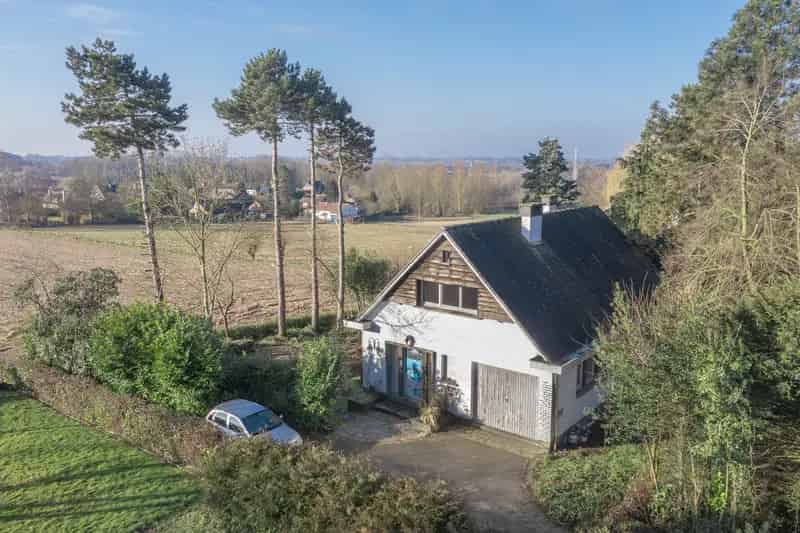 Te renoveren villa 180m² in rustige groene omgeving nabij Brussel