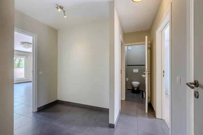 Appartement met ruim terras en berging te koop