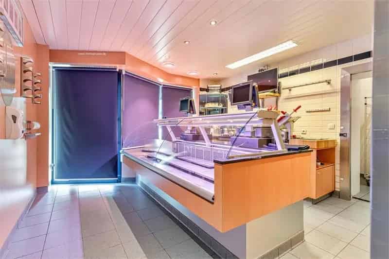 Handelspand te koop Sint-Pieters-Kapelle: Slagerij met woning