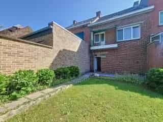 Huis te koop te Chatelineau met garage en tuin