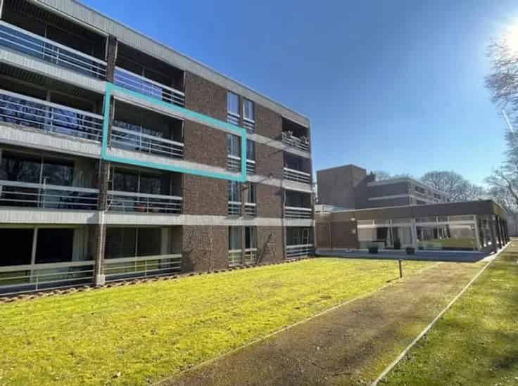 Serviceflat Te Koop: Assistentieflat met Terras en Groen Uitzicht