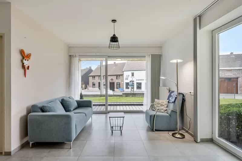 Serviceflat Viane: Energiezuinig appartement met terras en autostaanplaats
