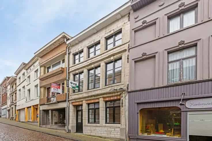 Authentieke Gerenoveerde Woning 4 Slaapkamers 192m² EPC B