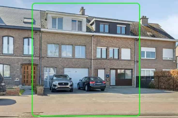 Twee Woningen Te Koop Tisselt Ruime Oppervlakte Magazijn