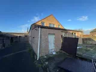 Industrie te koop Blaton 1000m² hangar 3 slaapkamers