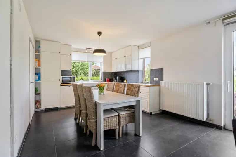 Instapklare Halfopen Bebouwing 4 Slaapkamers Tuin Garage