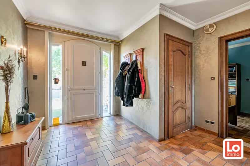 Ruime Villa te Renoveren Lochristi