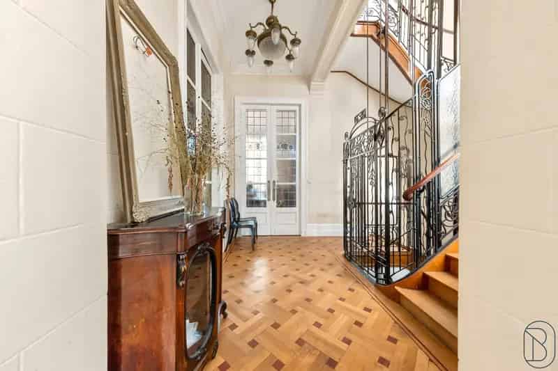 Herenhuis 1920 te koop: 4 slaapkamers, 3 badkamers, lift