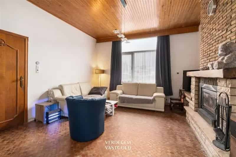 Halfopen woning 3 slaapkamers garage 660m2