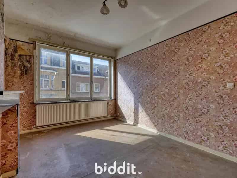 Woonhuis 3 slaapkamers zolder kelders grote tuin