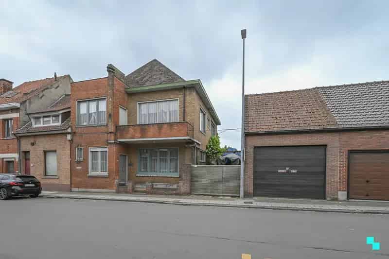Huis te huur Izegem: Kubistische woning met 4 slaapkamers en garage