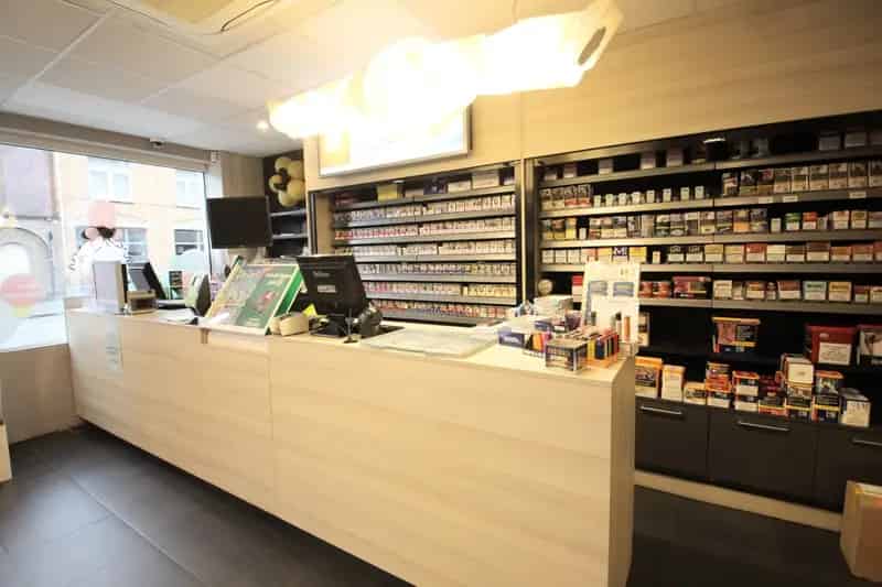 Opbrengsteigendom te koop: Handelspand 2 Appartementen