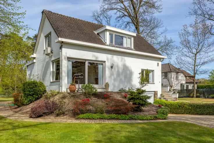 Huis Te Koop Zandhoven: Renovatieproject met 3 slaapkamers en grote tuin