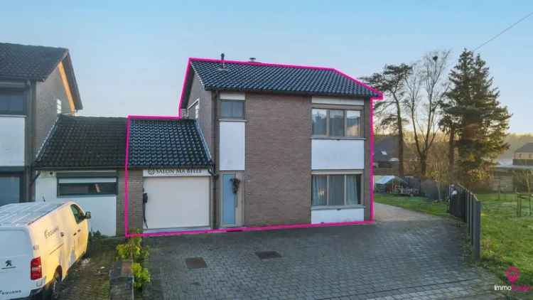 Huis te huur ruime woning met zelfstandige activiteit in rustige woonwijk