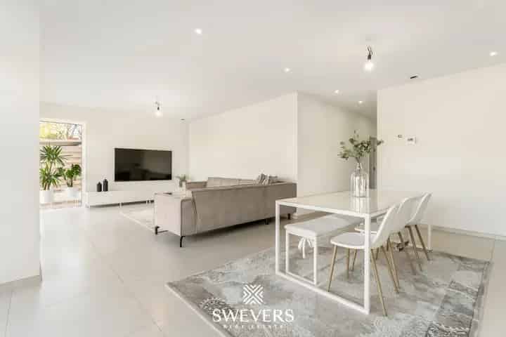 Luxueuze Woning 5 Slaapkamers Beverlo 320m² Garage