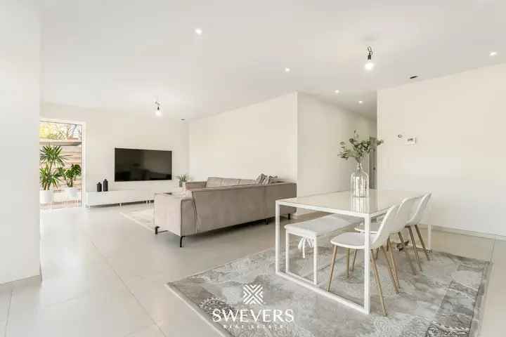 Luxueuze Woning 5 Slaapkamers Beverlo 320m² Garage
