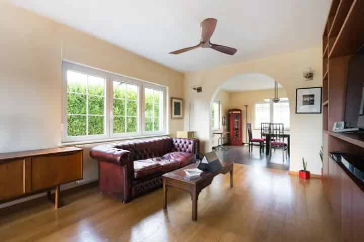 Gerenoveerde Villa met 2 slaapkamers en grote tuin