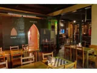 Handelspand te Koop Brussel - Bar met Rockmuziek