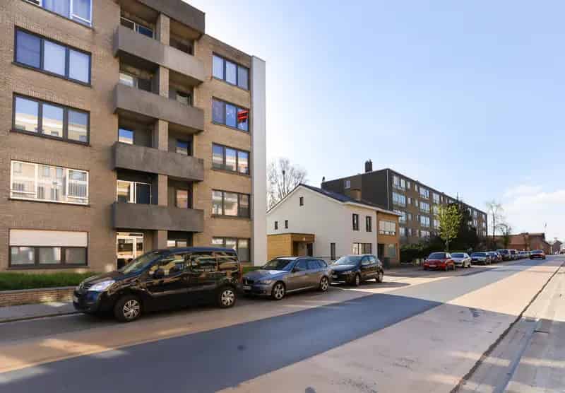 Ruim 2 Slaapkamer Appartement Te Koop Nabij Centrum