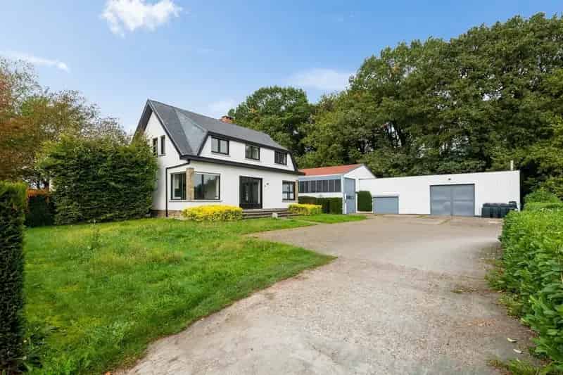 Villa met Magazijn te Koop Grens Edegem Kontich