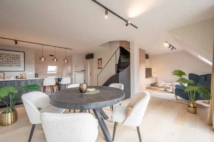 Lichtrijk Penthouse te Koop - Volledig Gerenoveerd