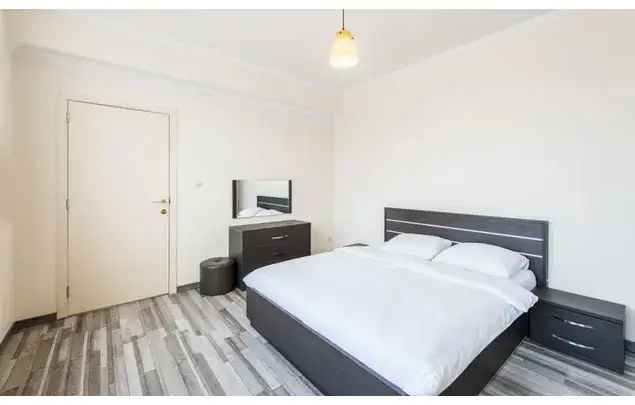 Huur 1 slaapkamer appartement van 700 m² in Brussels