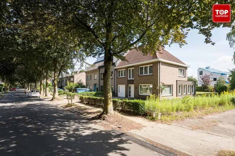 Gezinswoning 4 slaapkamers Garage Zolder Ruime tuin