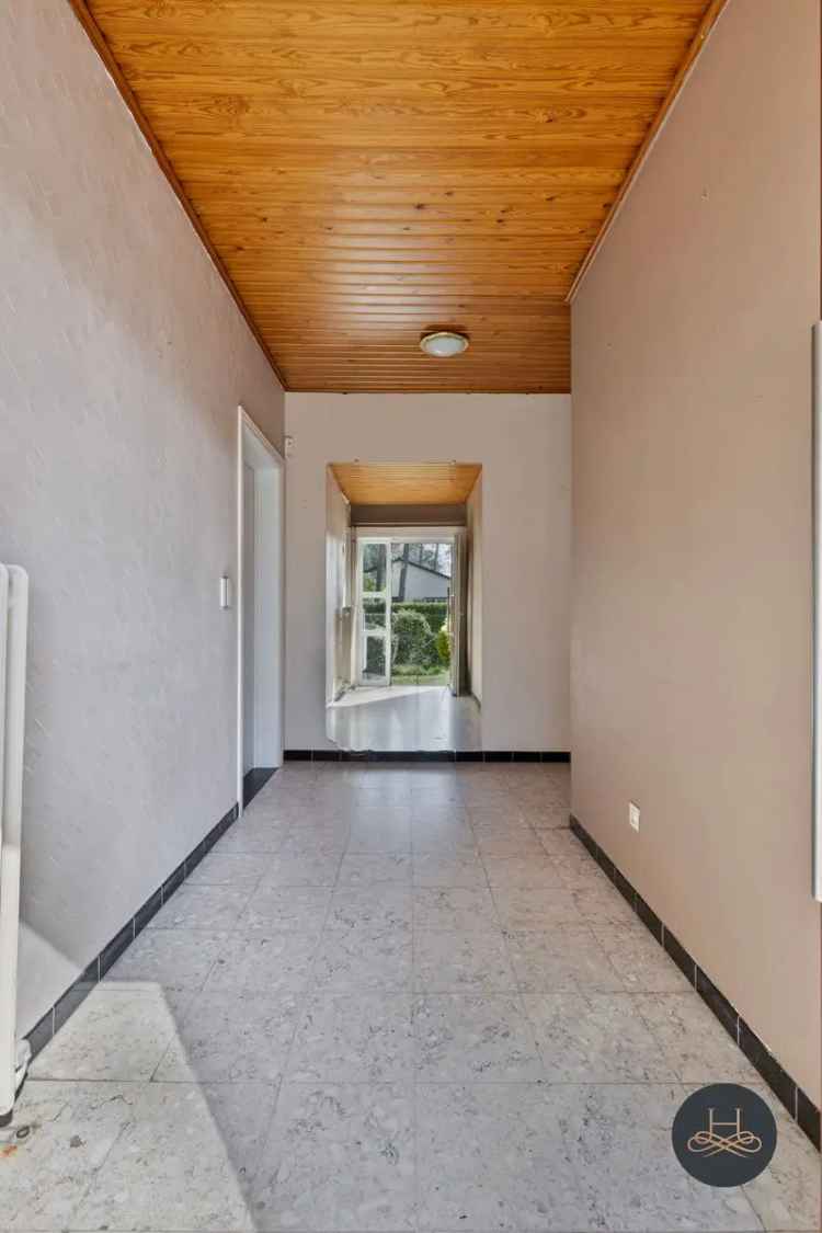 Openstaande woning te renoveren in het groen
