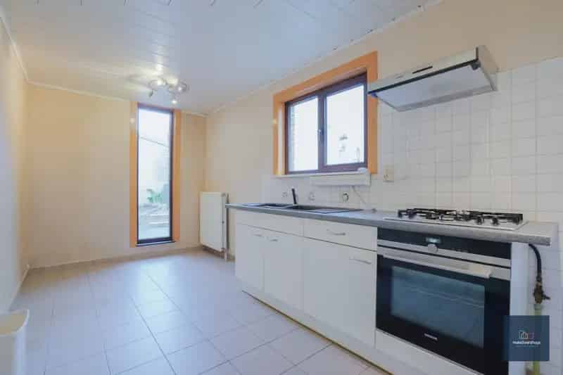 Te renoveren woning met buitenruimte