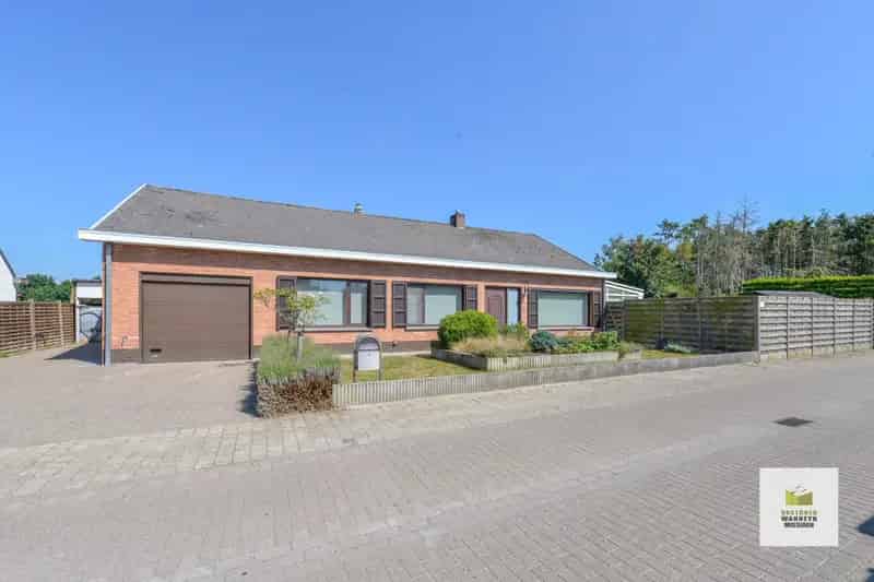 Huis te huur Beernem: Gelijkvloerse woning met 3 slaapkamers en tuin