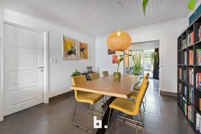 Huis te koop Roeselare: Instapklare woning met tuin en zonnepanelen