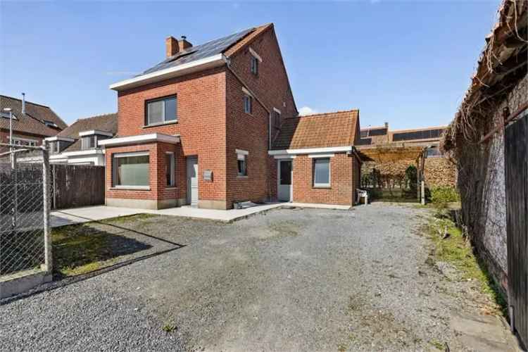 Bouwgrond Wielsbeke: Rustig gelegen woning met 2 slaapkamers en garage
