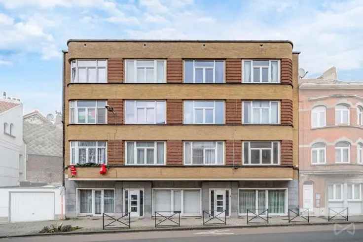 Te koop appartement in Schaarbeek met 1 slaapkamer en voorzieningen