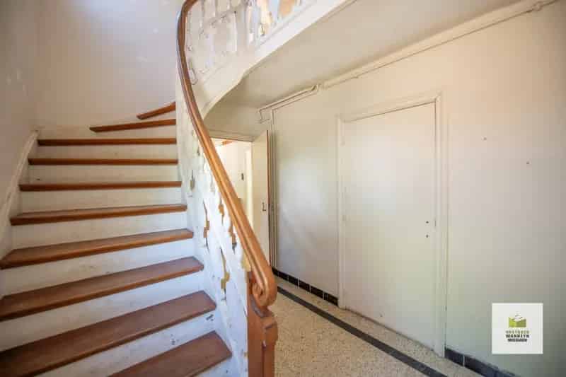 Hoeve met 2 varkensstallen en hangar 3869m2