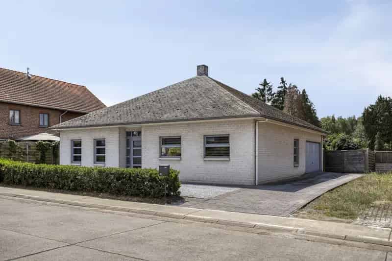 Gelijkvloerse woning te koop: 3 slaapkamers, 200m², garage