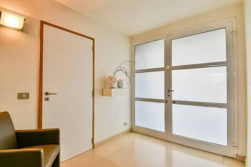 Luxe Villa met Paardenstallen te Wingene