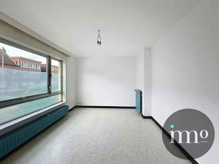 Zeer ruim woonhuis nabij alle faciliteiten
