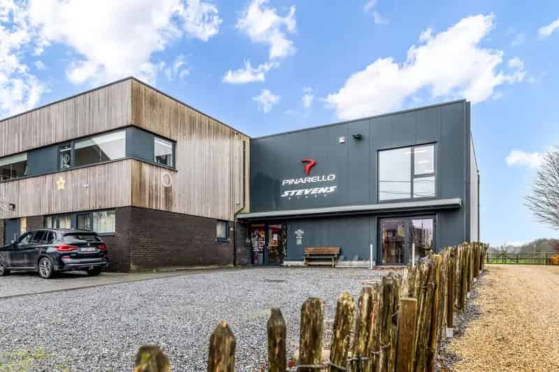 Commercieel Pand 9 Parkings Voeren